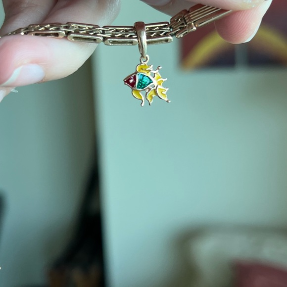 Solid Rose gold gold fish pendant - Picture 7 of 7